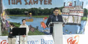 «Las Aventuras de Tom Sawyer» y Down Burgos celebrando el día del medioambiente.